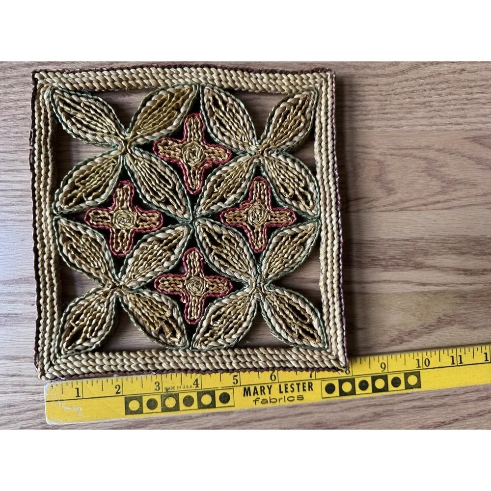 Vtg 70s Woven Straw Raffia Trivet Set 2 Boho Wall Art Floral‎ Scroll Hot Pad